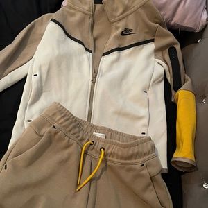 Nike Tech Sweatsuit